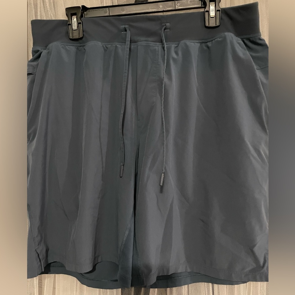 Men’s Lululemon THE short 9” lined